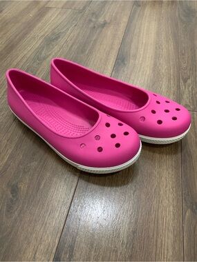 CROCS Women's Pink Slip-On flats Clog women’s size 10